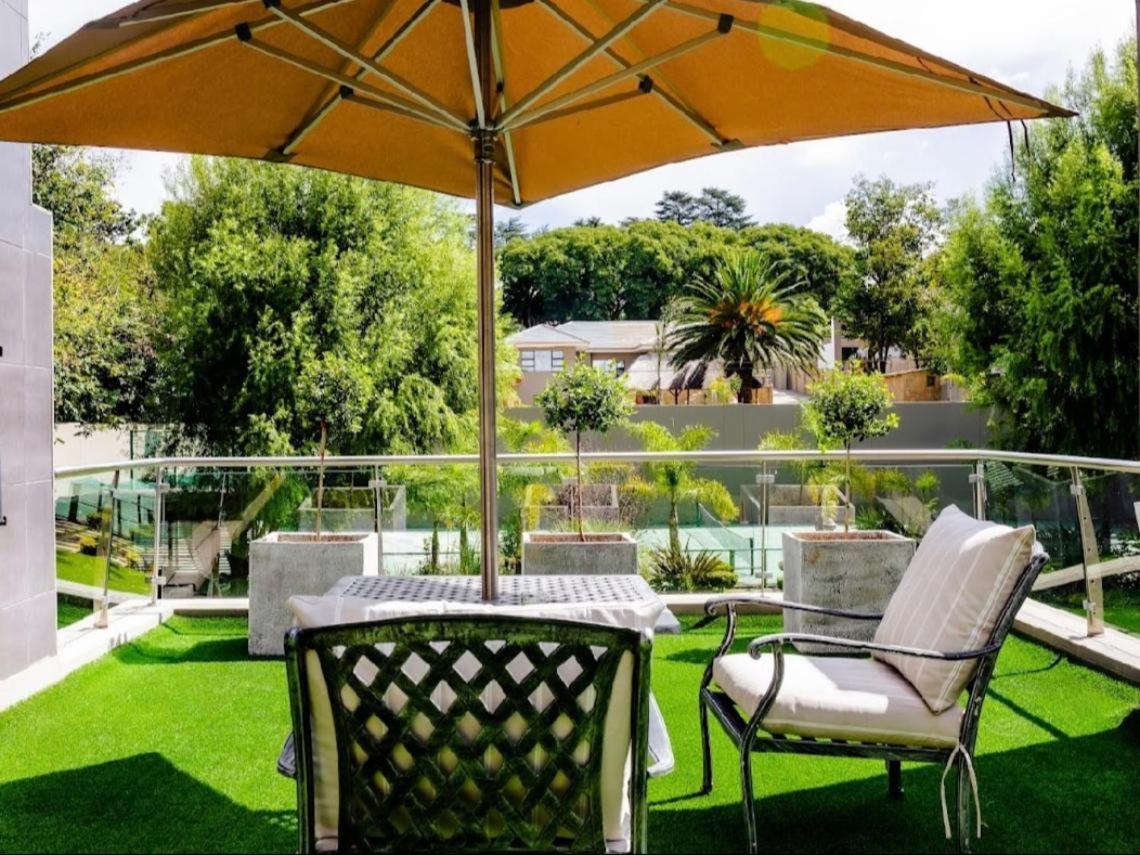 One O Eight Boutique Hotel Benoni Quarto foto